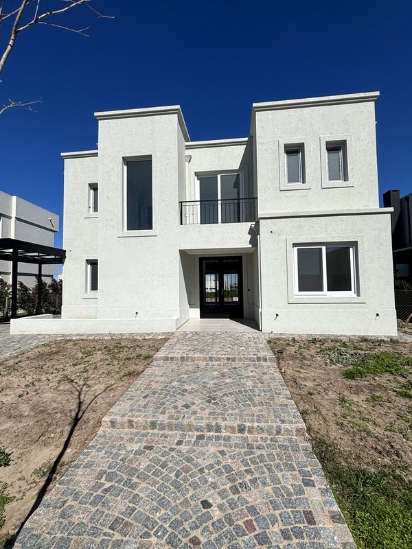 Casa a estrenar en Puertos del Lago