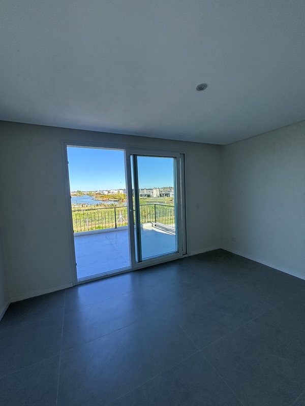 Comedor abierto a la pileta — casa en venta de Estudio Aranoa