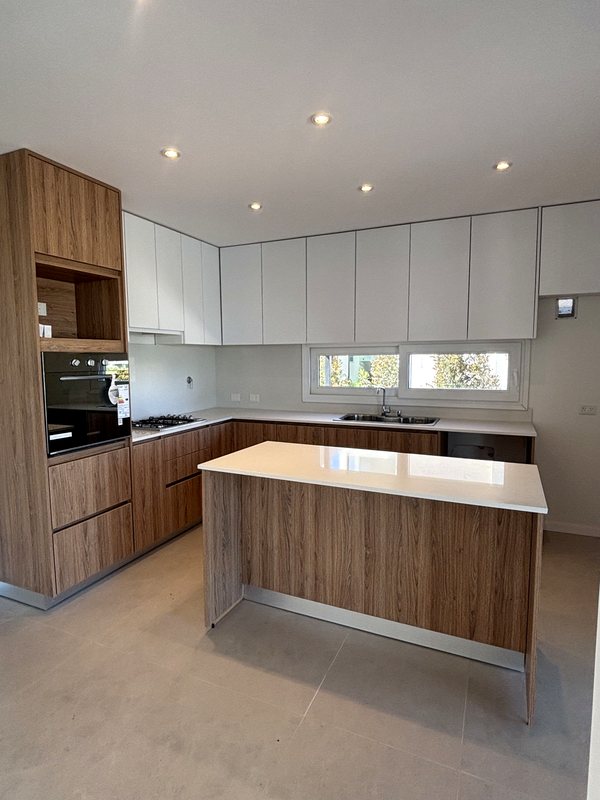 Cocina con isla — casa en venta de Estudio Aranoa