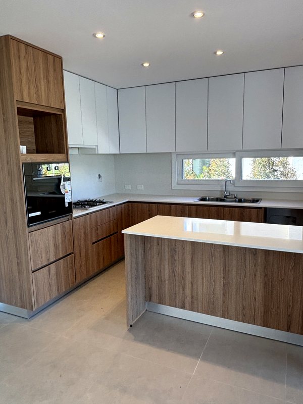 Cocina: mesada y bacha — casa en venta de Estudio Aranoa