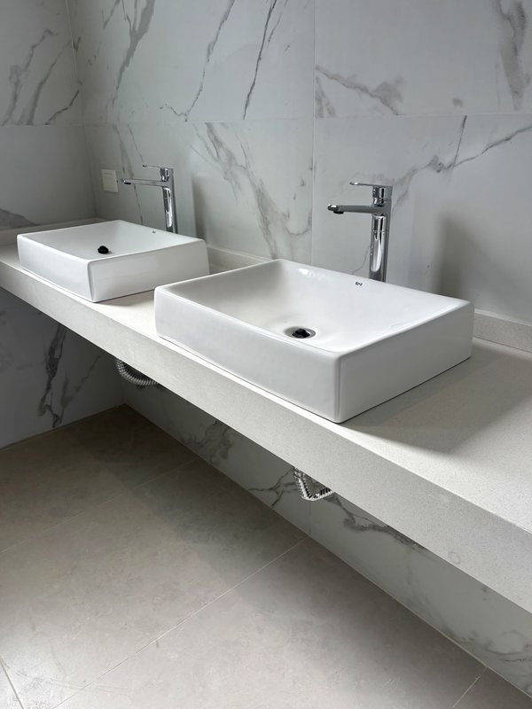 Baño de mármol — casa en venta de Estudio Aranoa