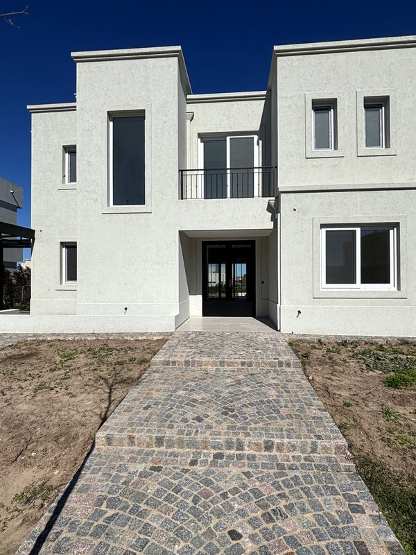 La casa desde la calle — casa en venta de Estudio Aranoa